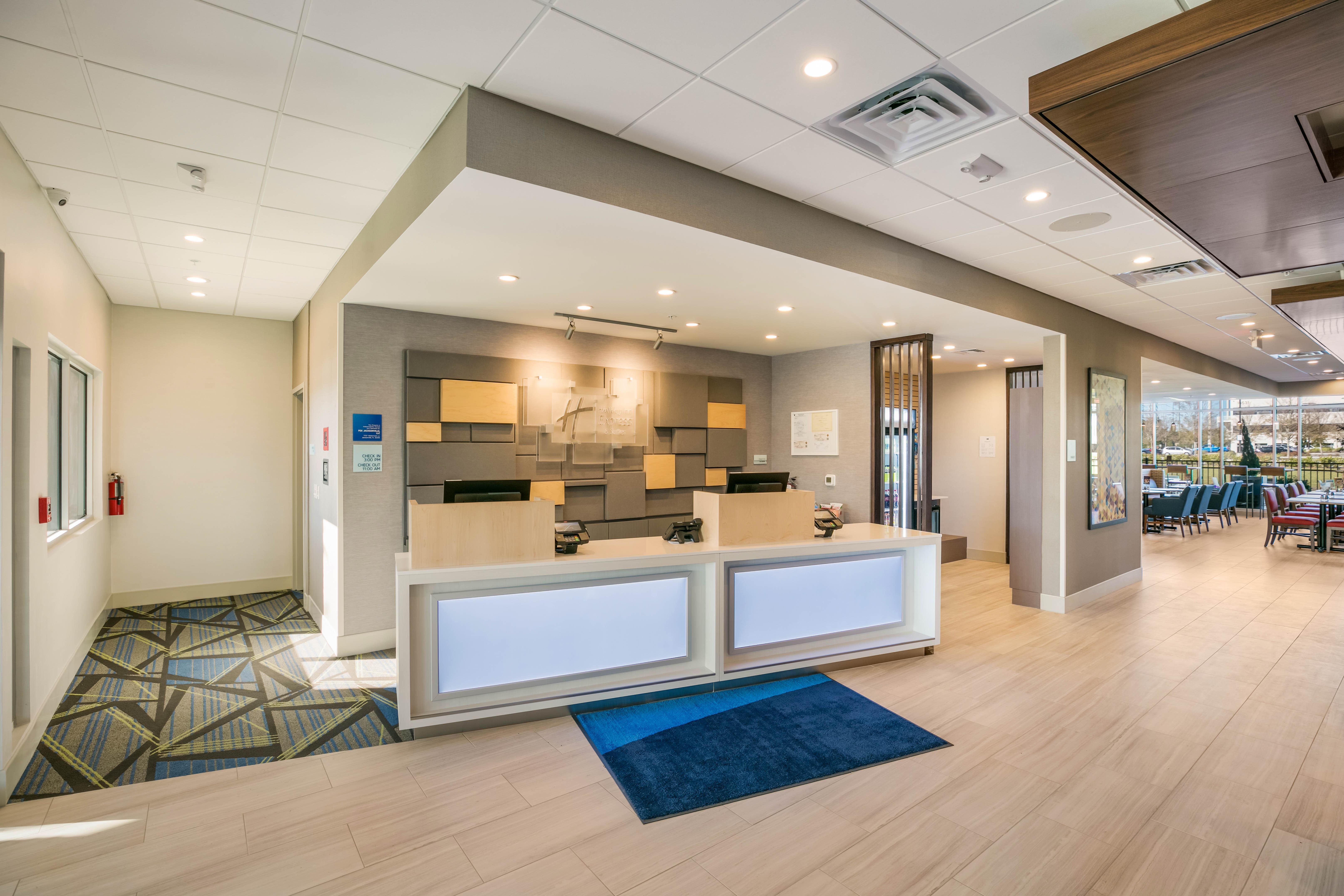 Holiday Inn Express & Suites Jacksonville - Town Center By Ihg Buitenkant foto